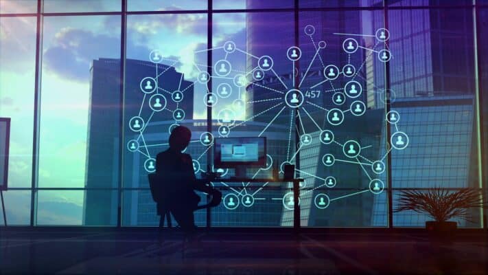 Digitales Netzwerk mit verbundenen Nutzern und Daten in moderner Büroumgebung.