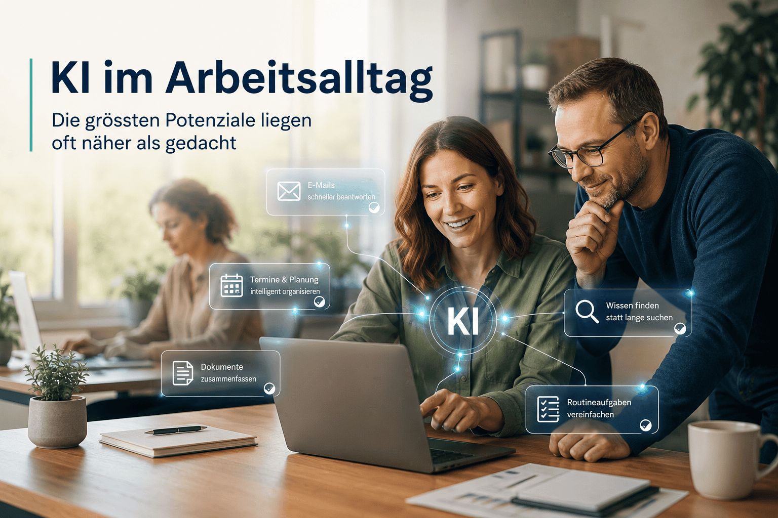 Kollegen nutzen KI am Laptop im Büro