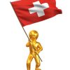 Goldene Figur hält Schweizer Flagge, Symbol für Schweiz und Qualität.